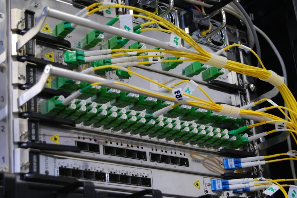 Optical fibre telecommunications rack equipment